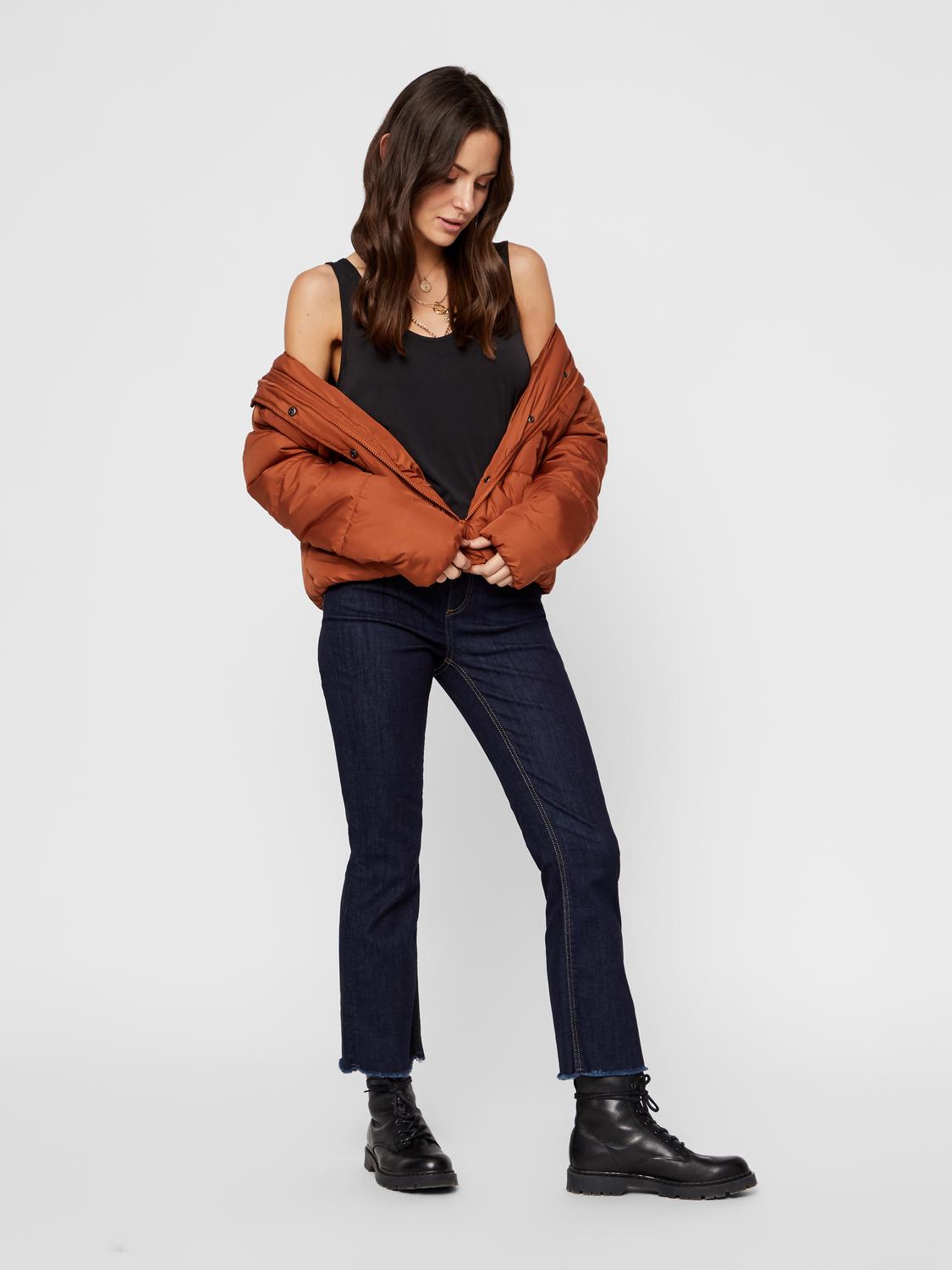 model_shot-front_full